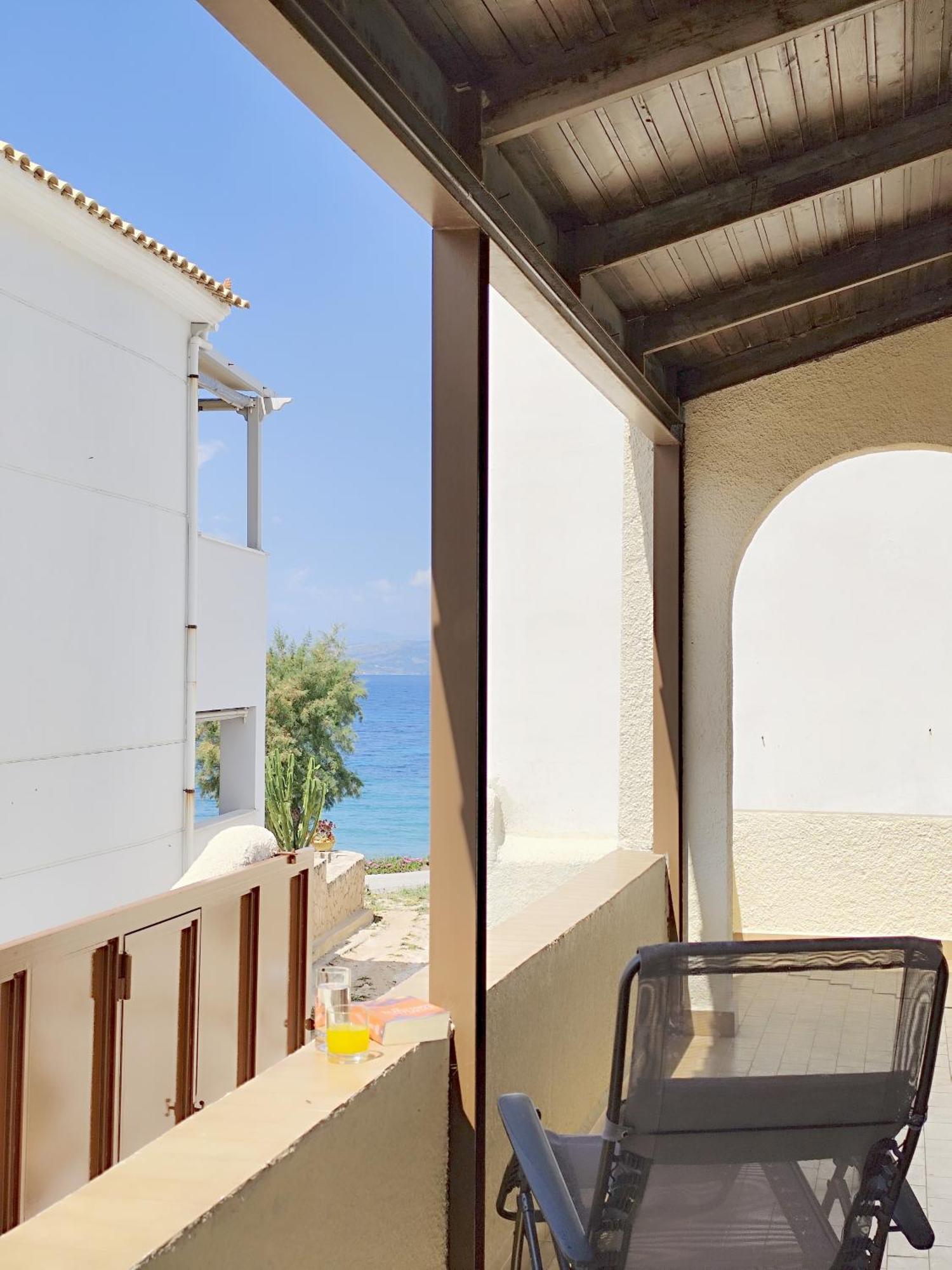 Apartment Mairi's Summerhouse - Seaside, En-suite, 2-bedroom Summerhouse Souvala