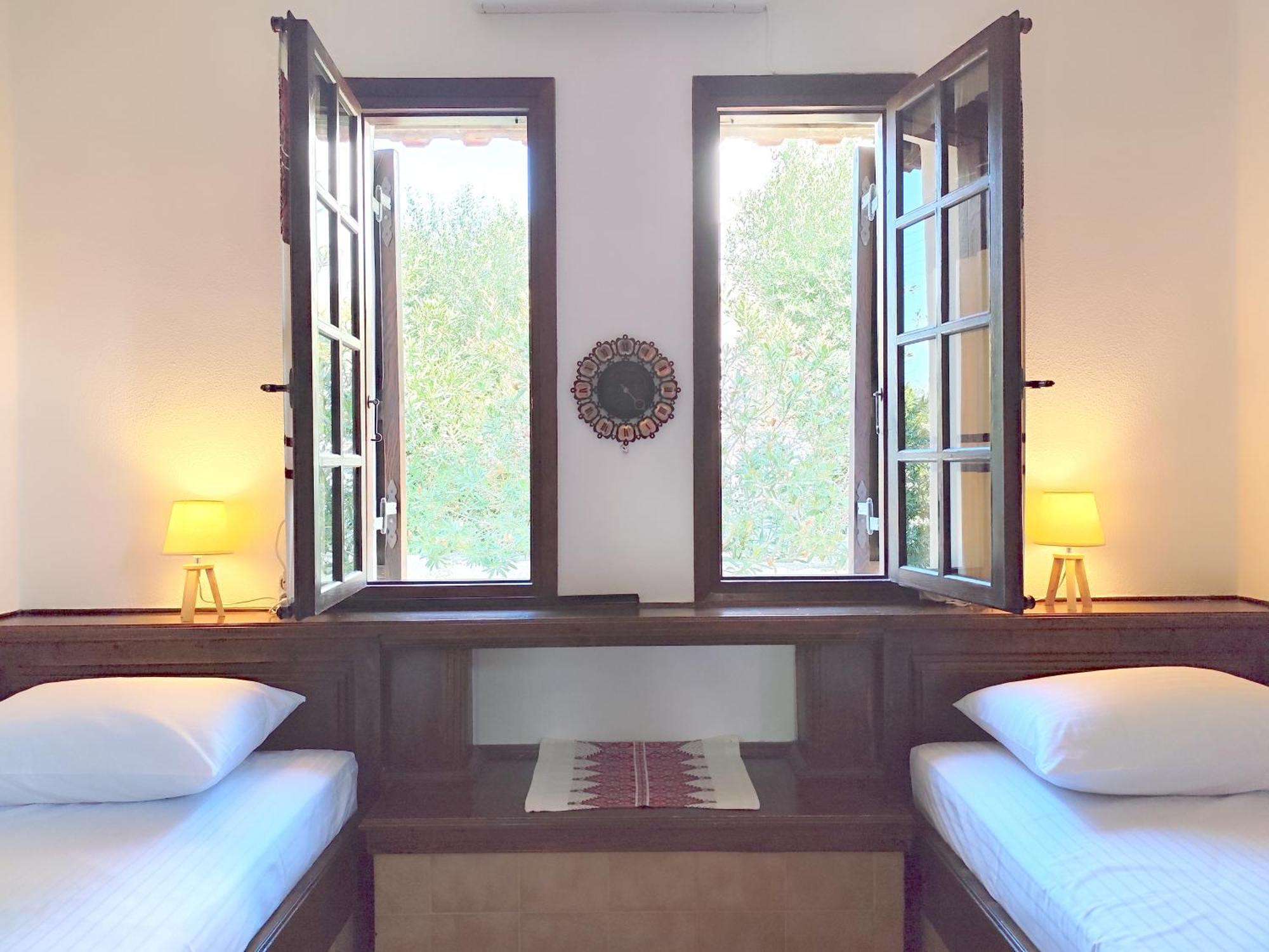 Apartment Mairi's Summerhouse - Seaside, En-suite, 2-bedroom Summerhouse Souvala